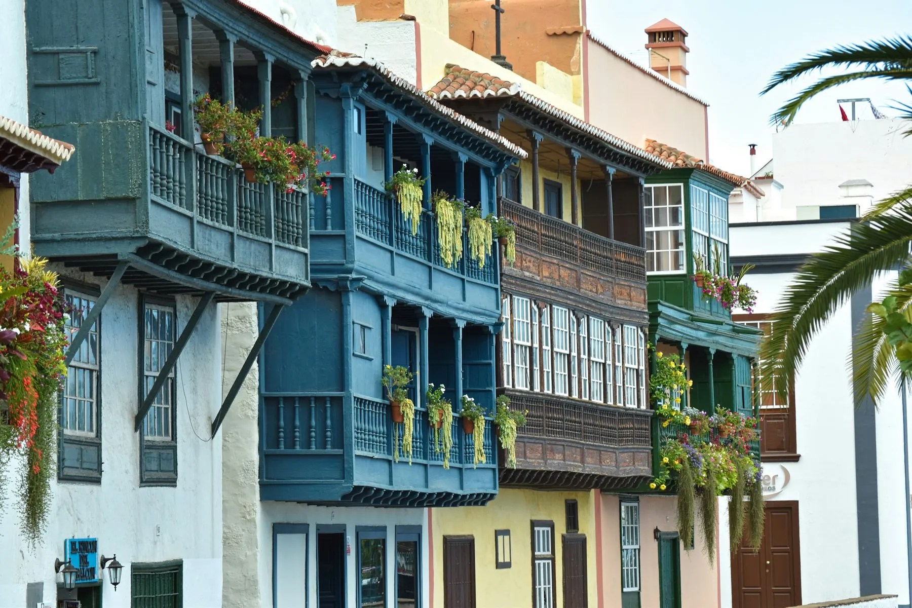 Balcones canarios de la avenida marítima de Santa Cruz de La Palma
