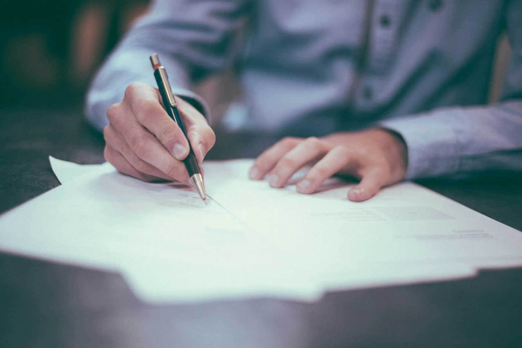 Firma de un contrato de prestación de servicios